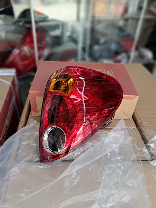 Faro post. de Mitsubishi L200 00-05